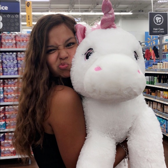 Meet your Posher, Ariana - Picture 1 of 1